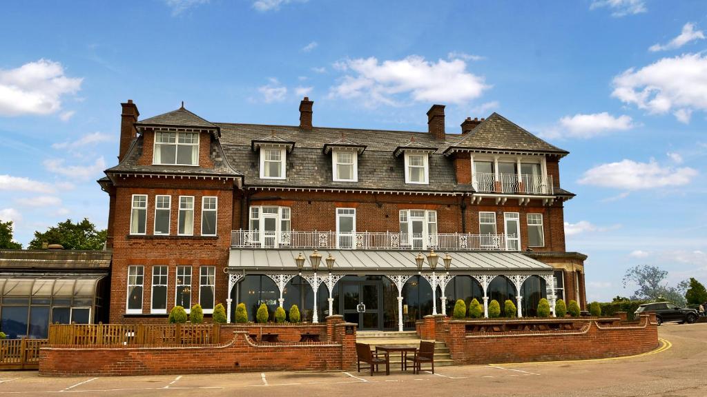 16th September 2025 - Oulton Broads Carvery and Oasis Camel Park